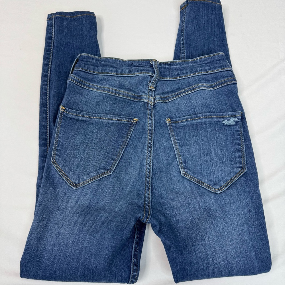 Hollister Ultra High-Rise Ripped Jean Leggings Advanced Stretch - Picture 10 of 16